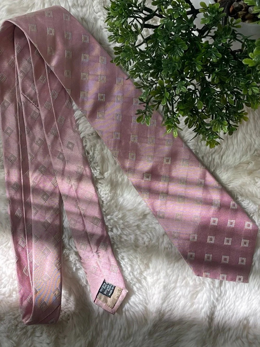 Armani Collezioni Pink Geometric Silk Tie – Made in Italy